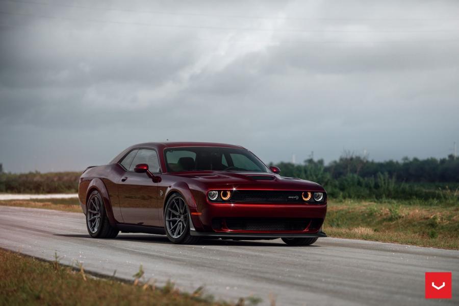  Dodge Challenger SRT Hellcat on Vossen Wheels (HF-3) 2019 года  (фото 1 из 19)